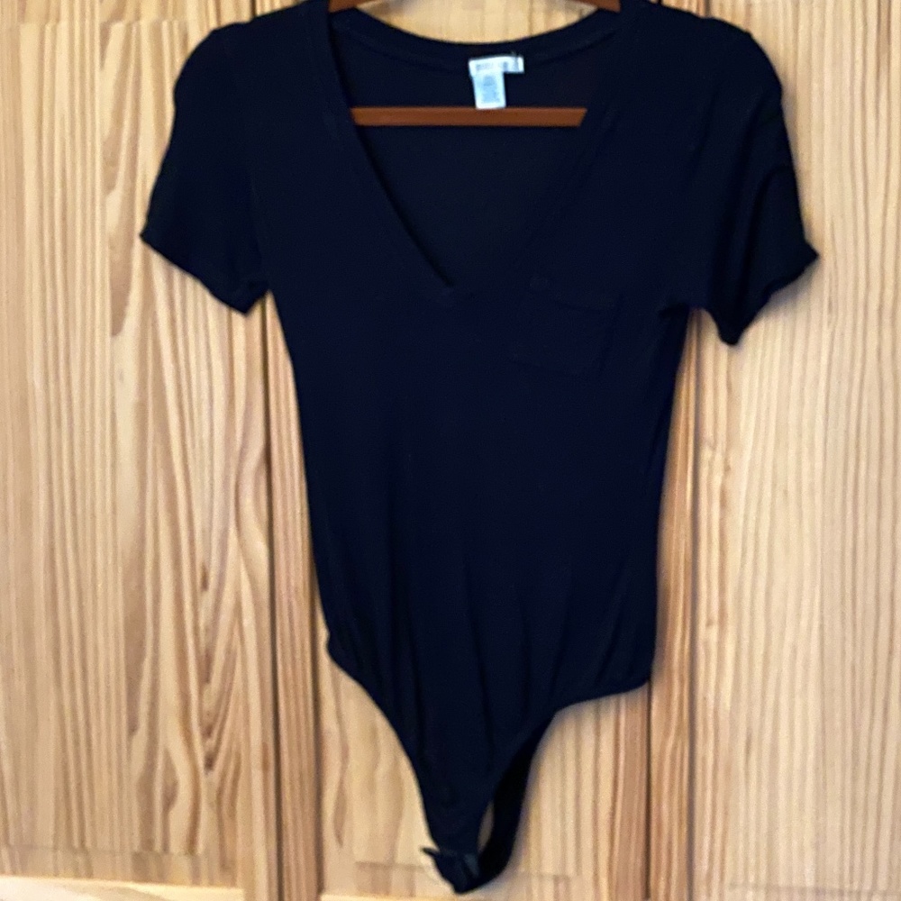 🌷4 Items for $20 🌷 Small Black V-neck bodysuit